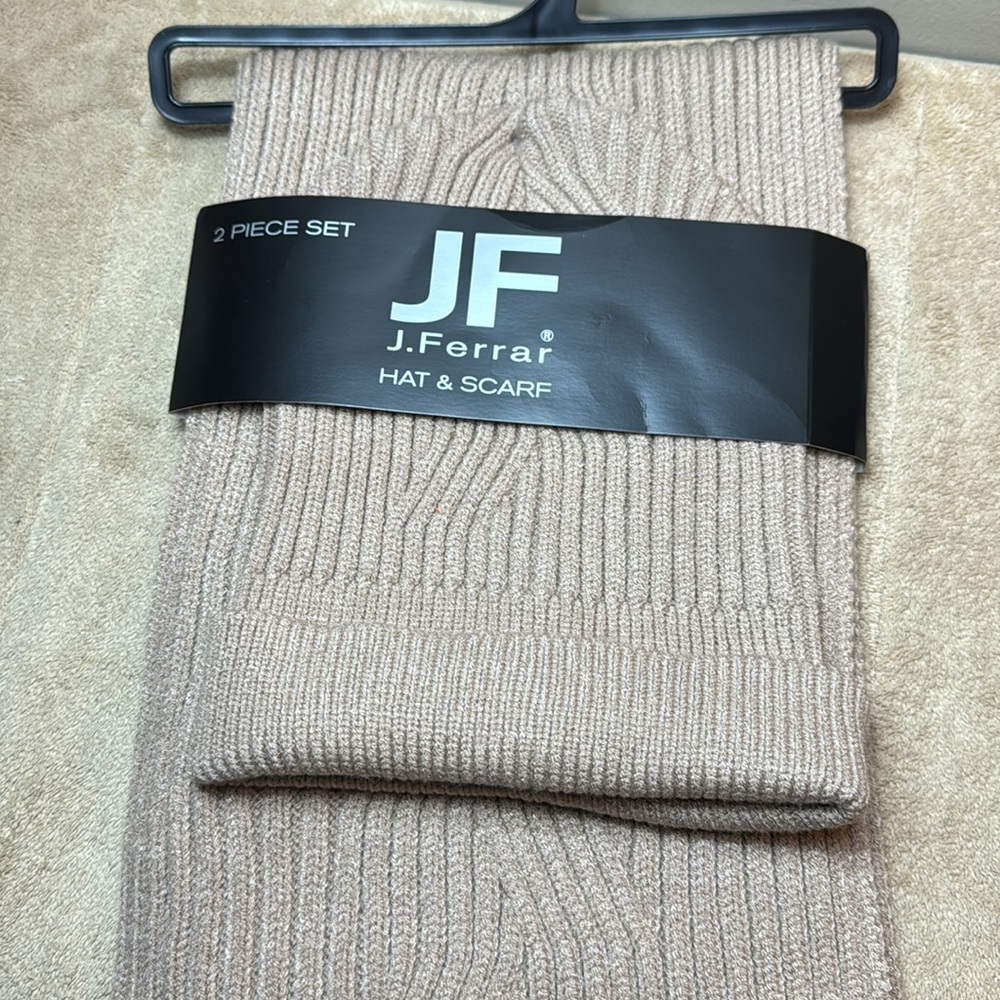 J. FERRAR unisex hat/scarf set NWT